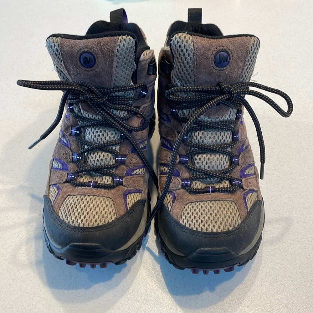 Merrell Moab 2 hiking boots. Women’s size 6.5.